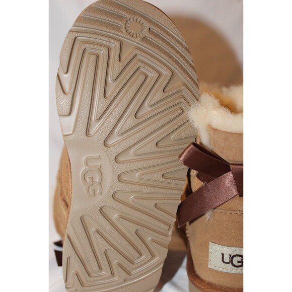 UGG GIRL'S MINI BAILEY BOW SUEDE SHEARLING LINED BOOTS CHESTNUT SZ 13 NIB - Picture 6 of 6